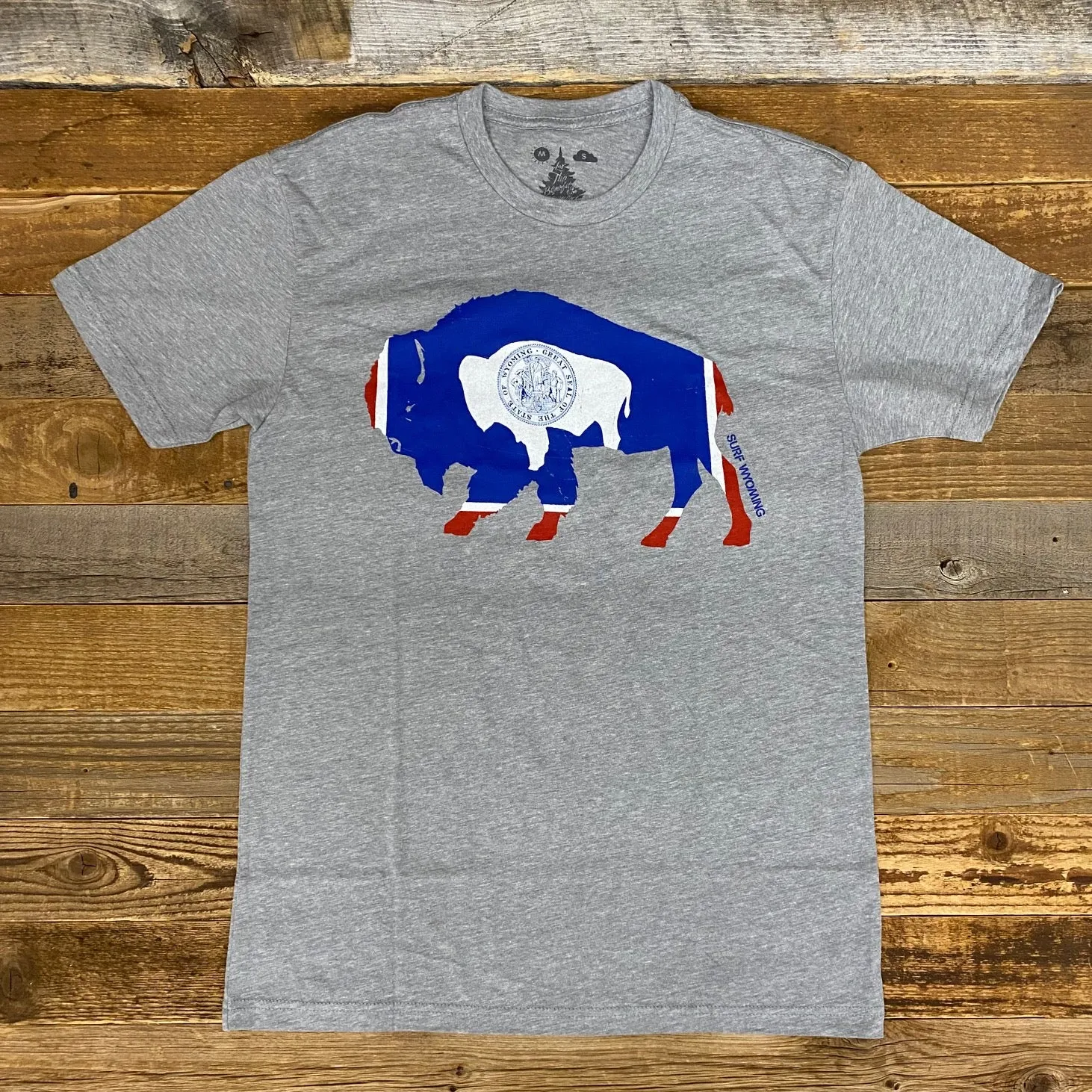 Men's Surf Wyoming® Flag Bison Tee - Heather Grey